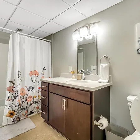 Huge 2Br Apt Next To Wells Fargo -Freeparking! Des Moines Exterior foto