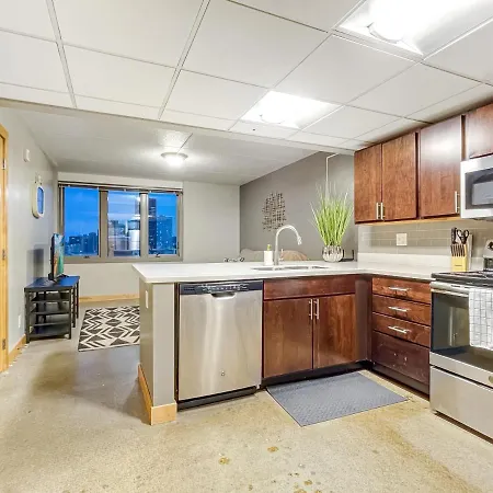 Huge 2Br Apt Next To Wells Fargo -Freeparking! Des Moines Exterior foto