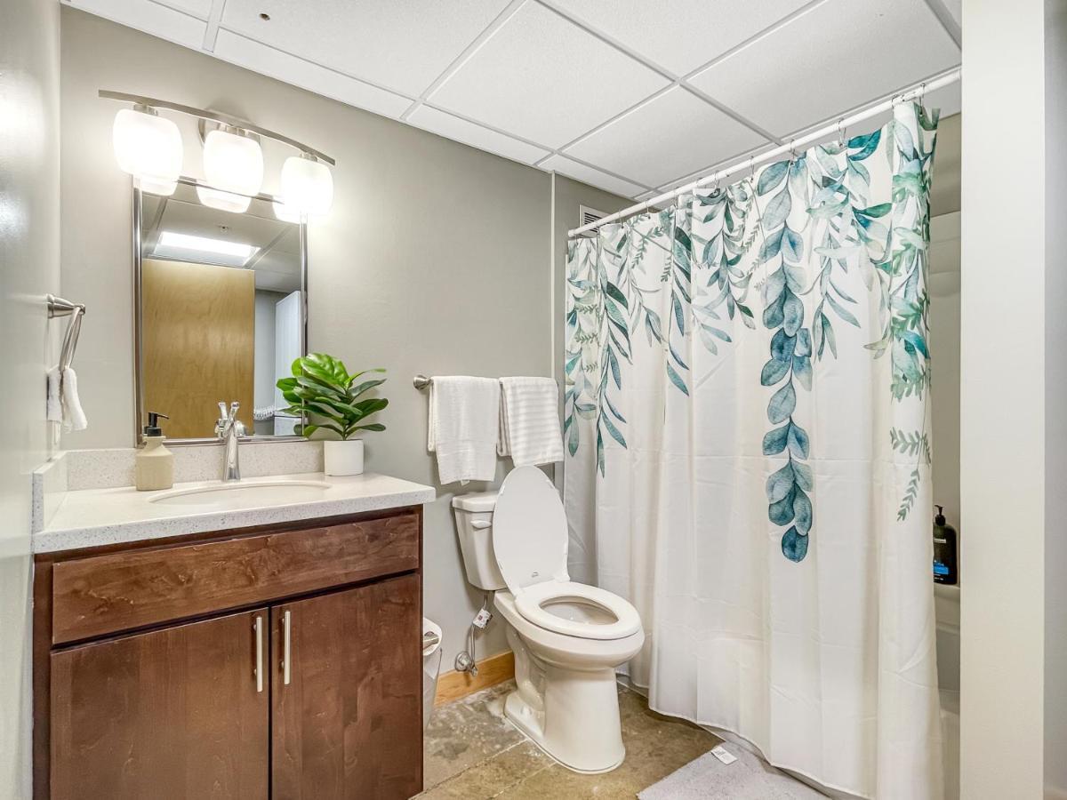Huge 2br Next To Wells Fargo -freeparking! *