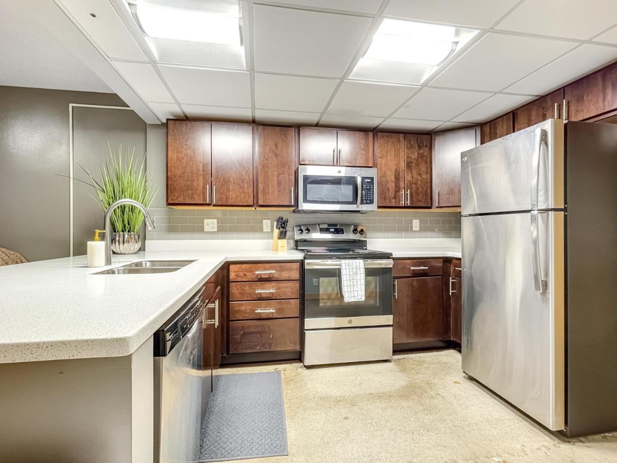Huge 2br Next To Wells Fargo -freeparking! Appartement